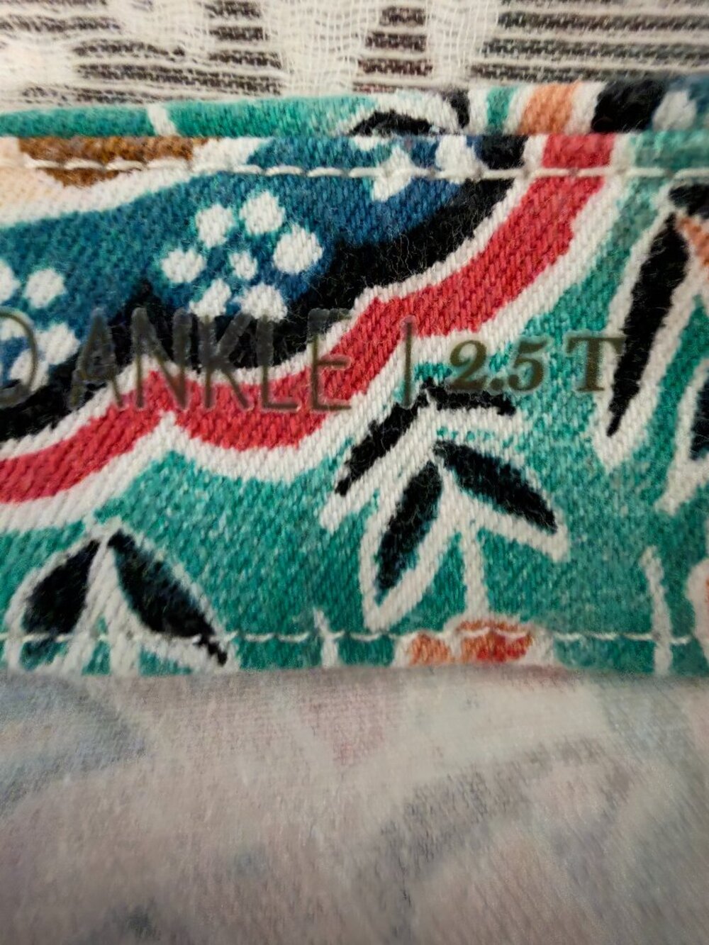 Chico's So Slimming Girlfriend Ankle Pants Paisley Print- Size 2.5 Long - Picture 8 of 9